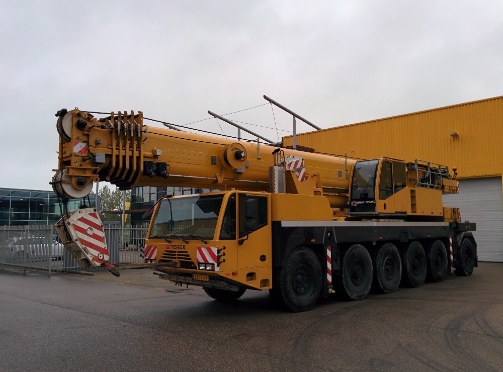 WL Machinery Lorry Crane Service Johor Bahru Heavy Machinery