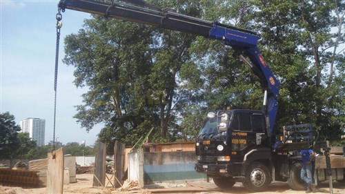 Lorry Crane