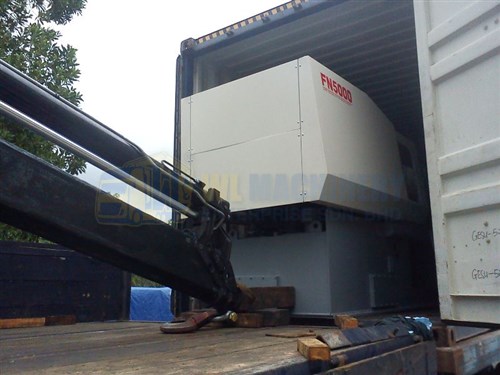 Lorry Crane 18.0 ton - Loading Machine into Container