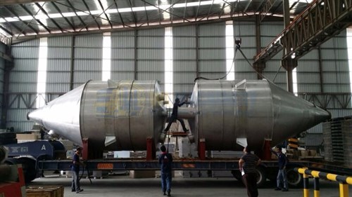 2 Axle Low-Loader - Delivering tanks